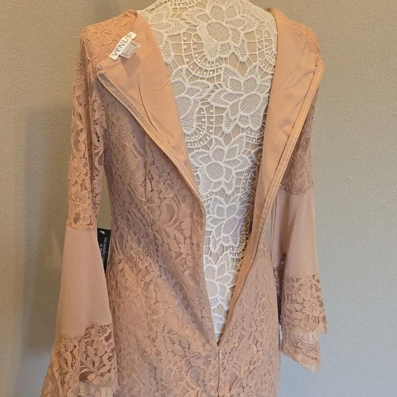 Venus Lace Sheath Bodycon Dress with Bell Sleeves sz 10 NWT - Picture 14 of 16